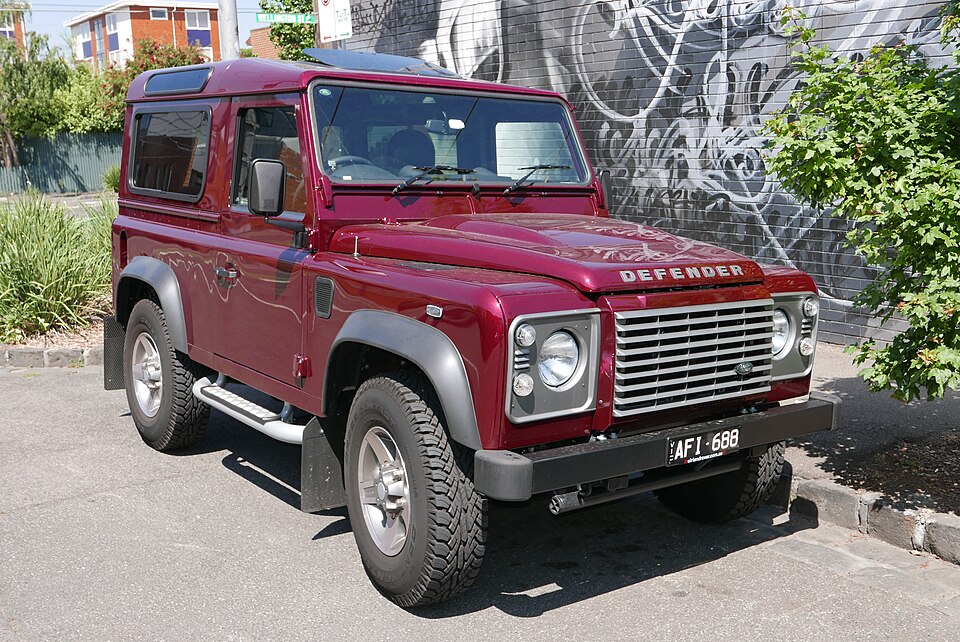 Land Rover Defender 2024