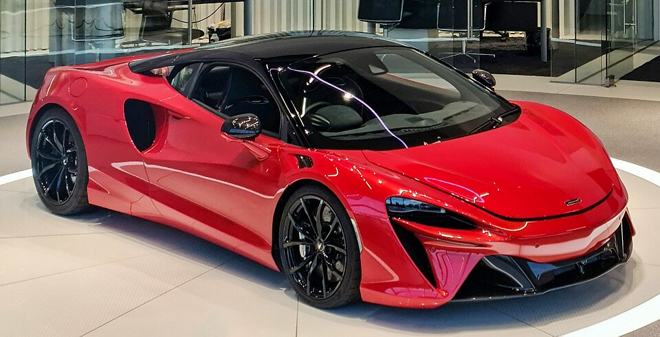 McLaren Artura 2024