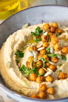 Calabaza Confitada al Pimentón de la Vera con Hummus de Garbanzos Especiado