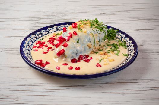 Tamal de quinoa con mole de cacao y chile ancho